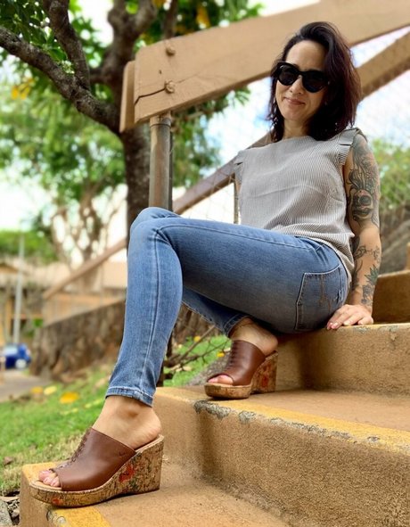 Kimkissesfootgoddess