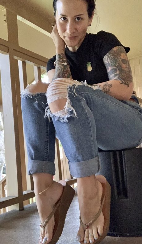 Kimkissesfootgoddess