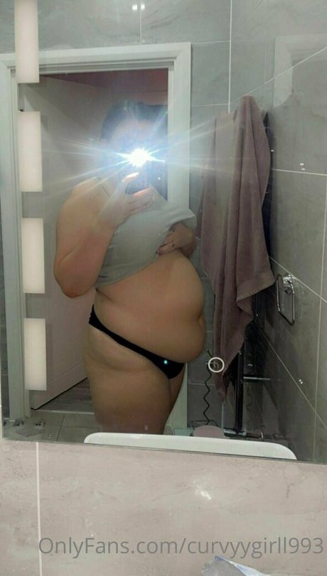 Curvyygirll993