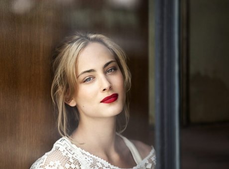 Nora Arnezeder