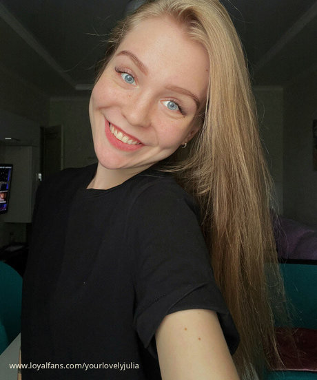 Yourlovelyjulia
