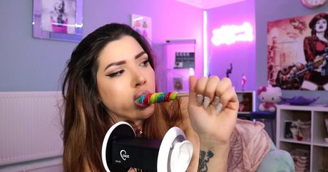 Mizz Ellaa Asmr