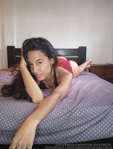 Mia Brunette