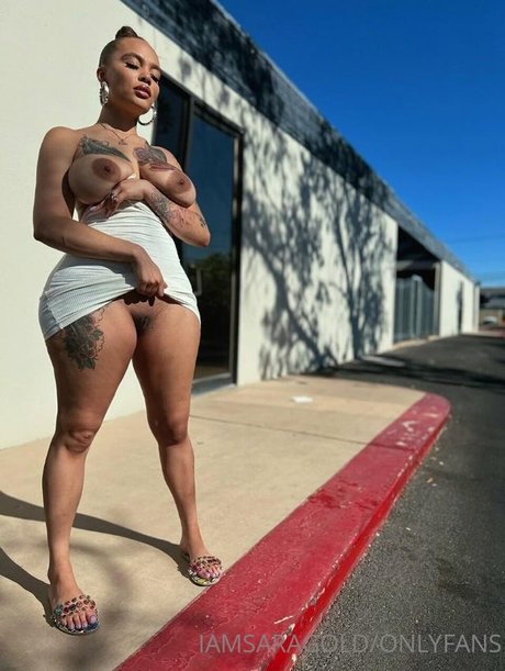 Sara Gold Iamsaragold