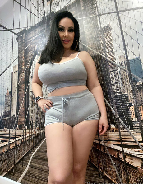 Latinamilfnyc