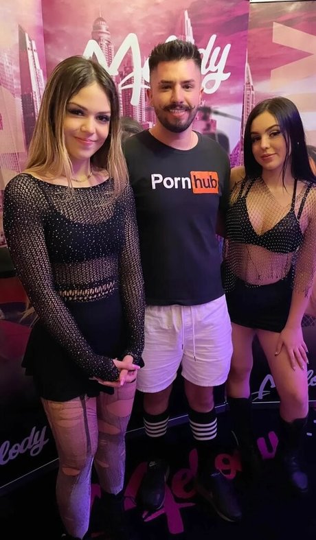 Bella Angel Dezoitou