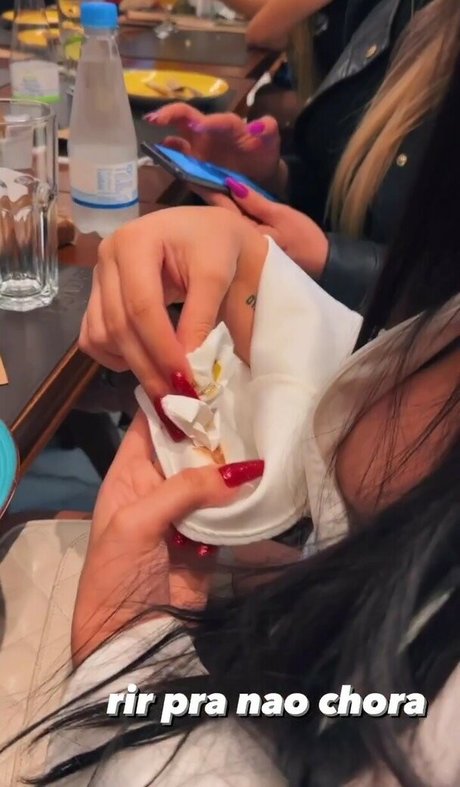 Bella Angel Dezoitou