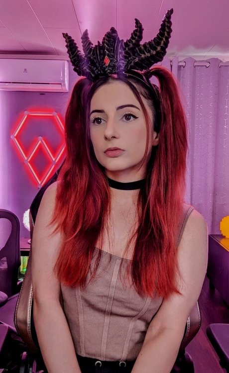 Anniefuchsia