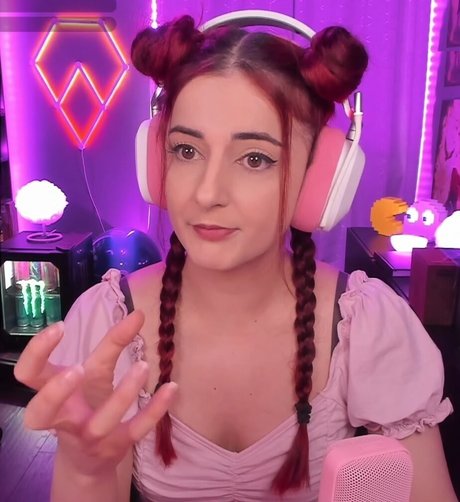 Anniefuchsia