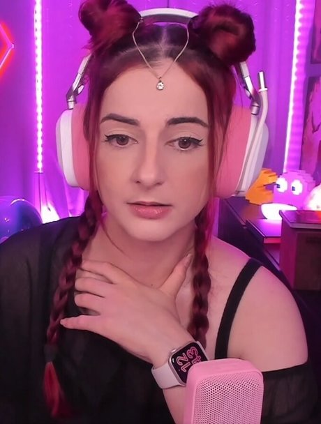 Anniefuchsia