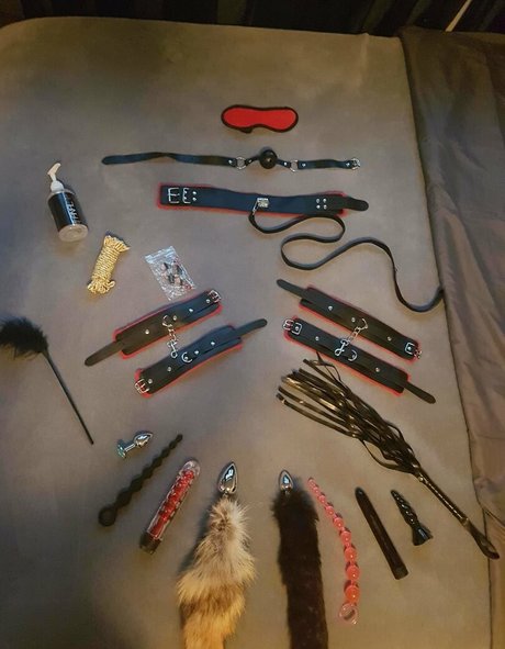 Thegirlewiththecursemark