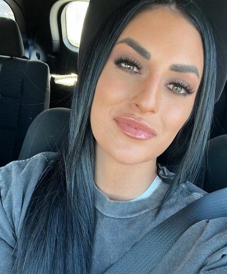 Sonya Deville
