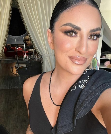 Sonya Deville