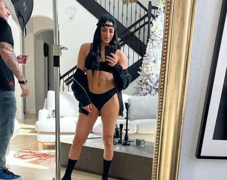 Sonya Deville