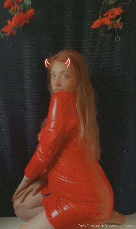 Roseyasscheeks