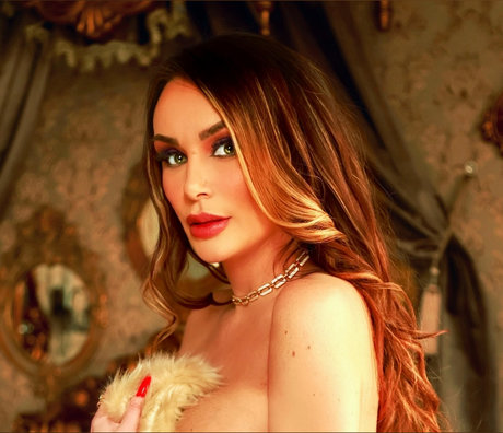 N I C O L E  M U N I Z  O F I C I A L