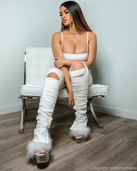 Sheismichaela