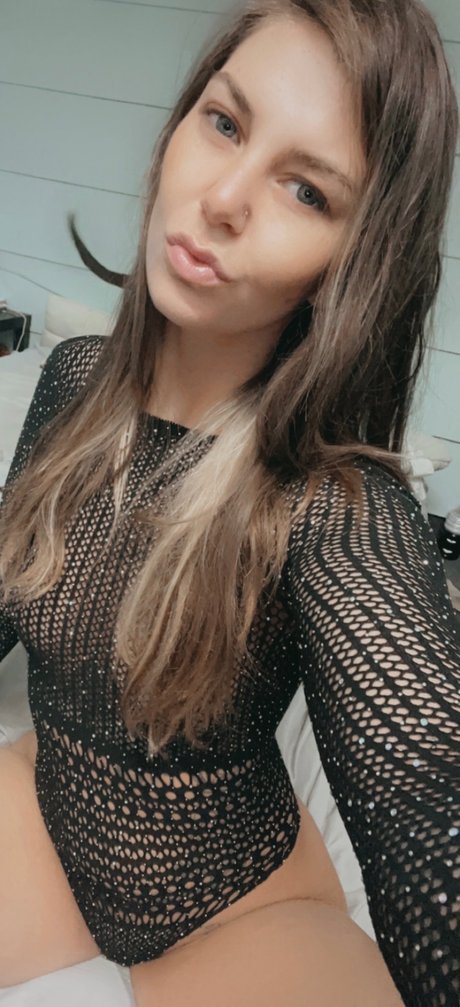 Blueeyedcutiewithabooty