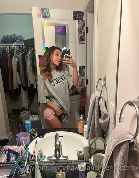 Hawaiian Cheerleader