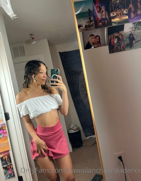 Hawaiian Cheerleader