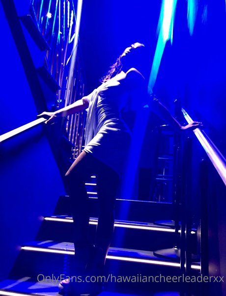 Hawaiian Cheerleader