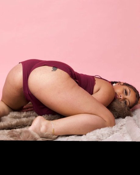 Elle The Honey Bunny