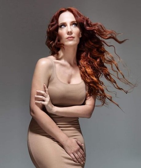 Simone Simons