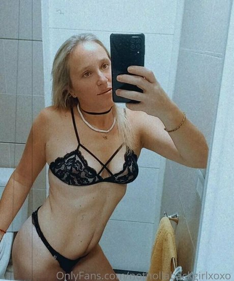 Nothollabackgirlxoxo