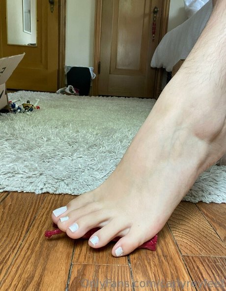 Carlyreyfeet