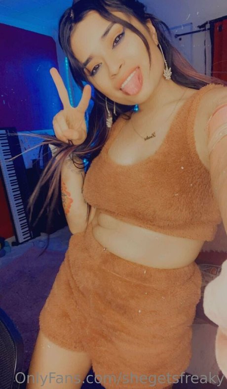 Shegetsfreaky