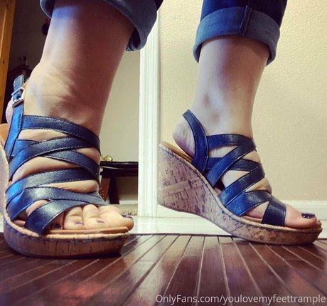 Youlovemyfeettrample