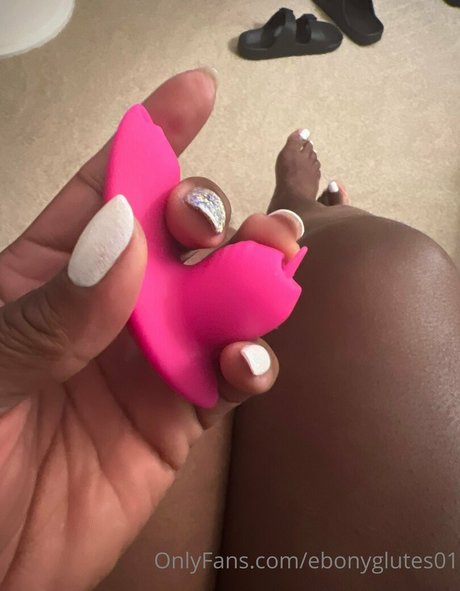 Ebonyglutes01