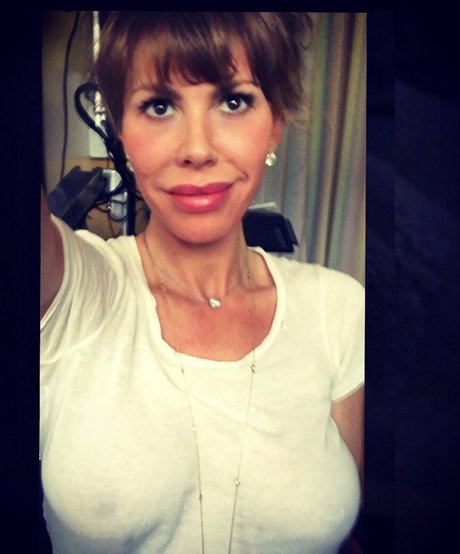 Nikki Cox
