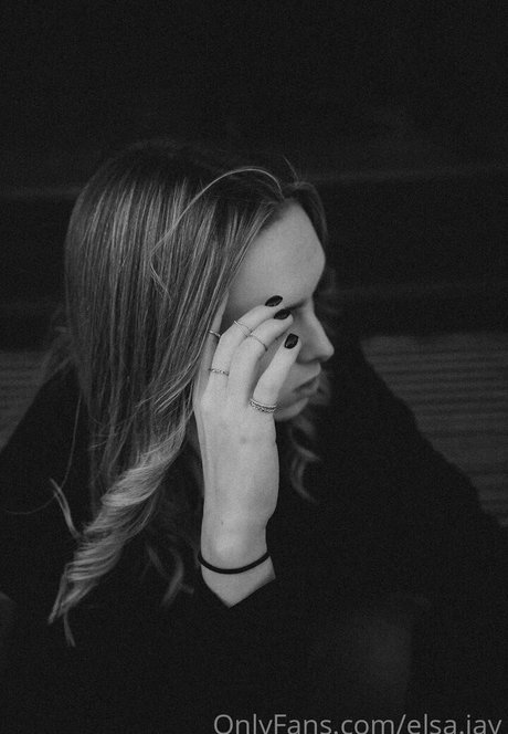 Elsa Jay