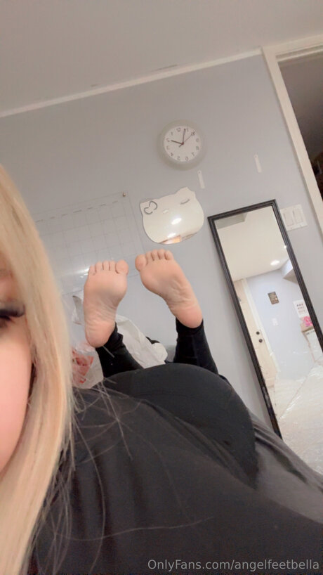Angelfeetbella