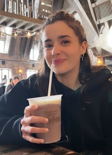 Holly Earl