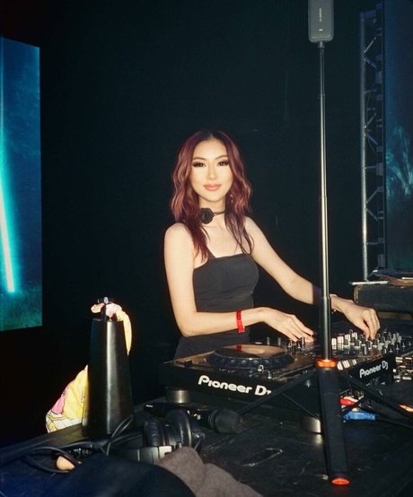 Dj Camgirl