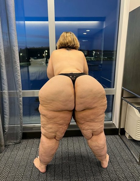 Bigbootyasshley