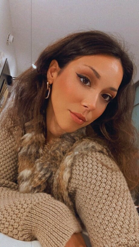 Prettygirl Neckcracks