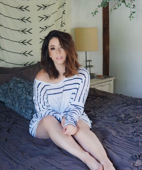 Jillian Rose Reed