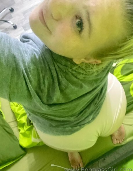 Bootyassgirl