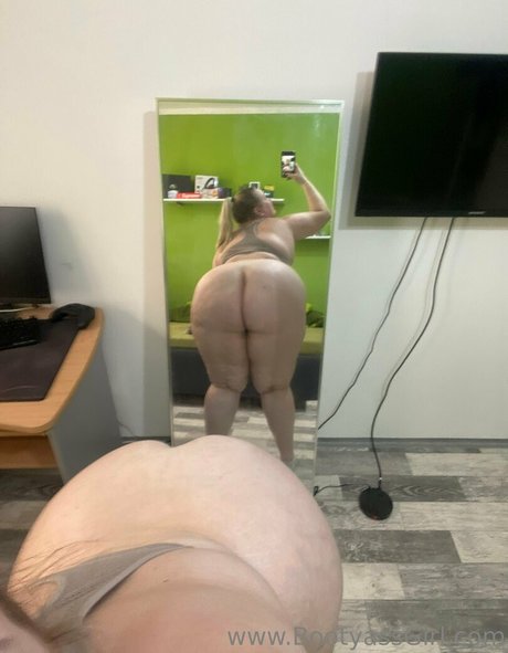 Bootyassgirl