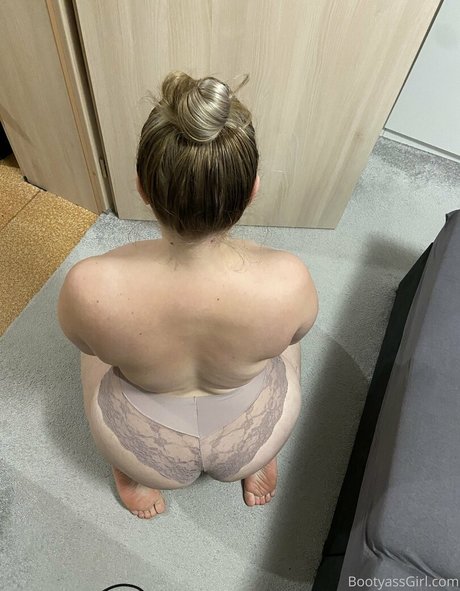 Bootyassgirl