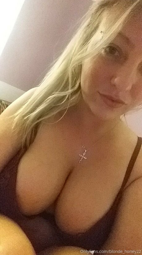 Blondehoney22