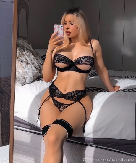 Nakedbabess