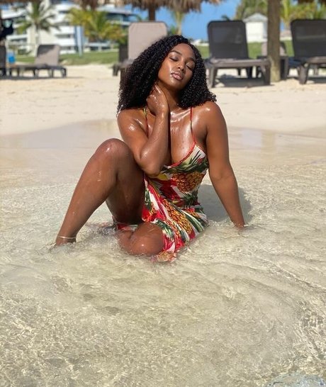 Amara La Negra