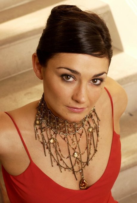 Natalie J Robb