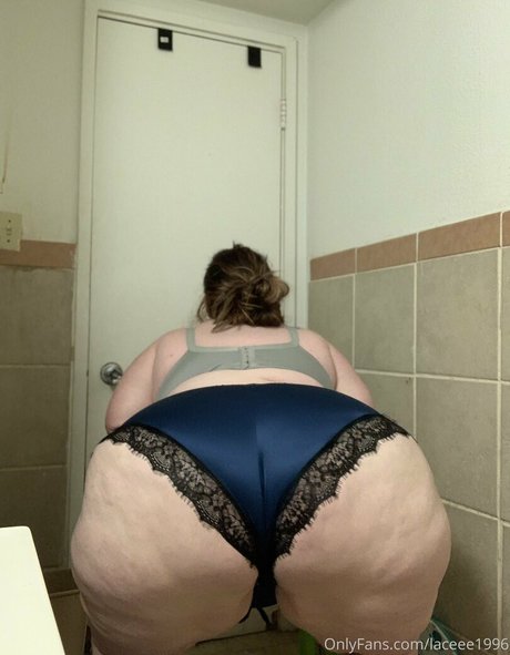Laceee1996