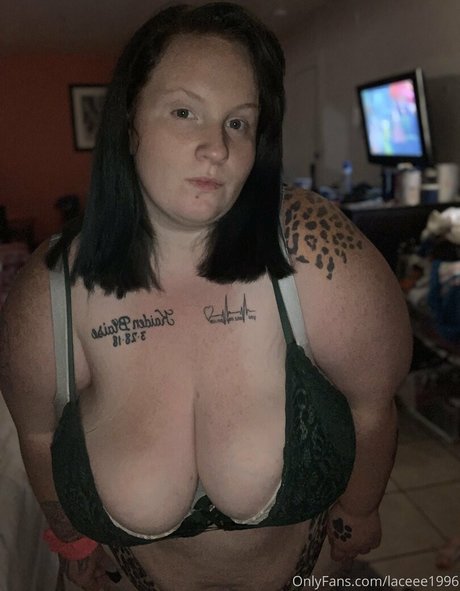 Laceee1996