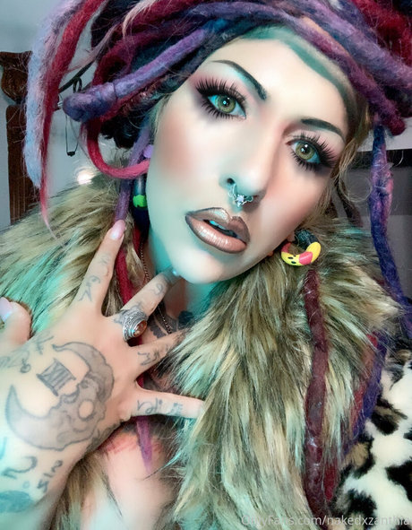 Nakedxzanthia